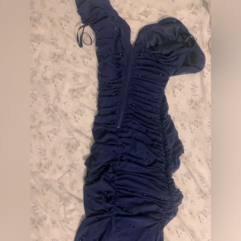 Blue Windsor dress, 4ft 9 inches (145cm), size M, with blue pearls